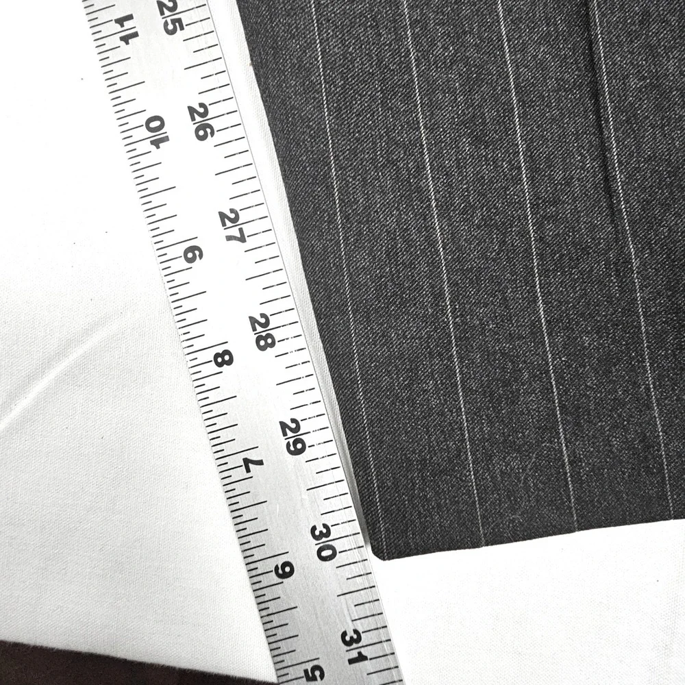 Jos A Bank Signature Collection Mens 39RG Charcoal Grey Pinstripe 100% Wool Suit